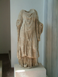 Frauenstatue, Archäologisches Museum
